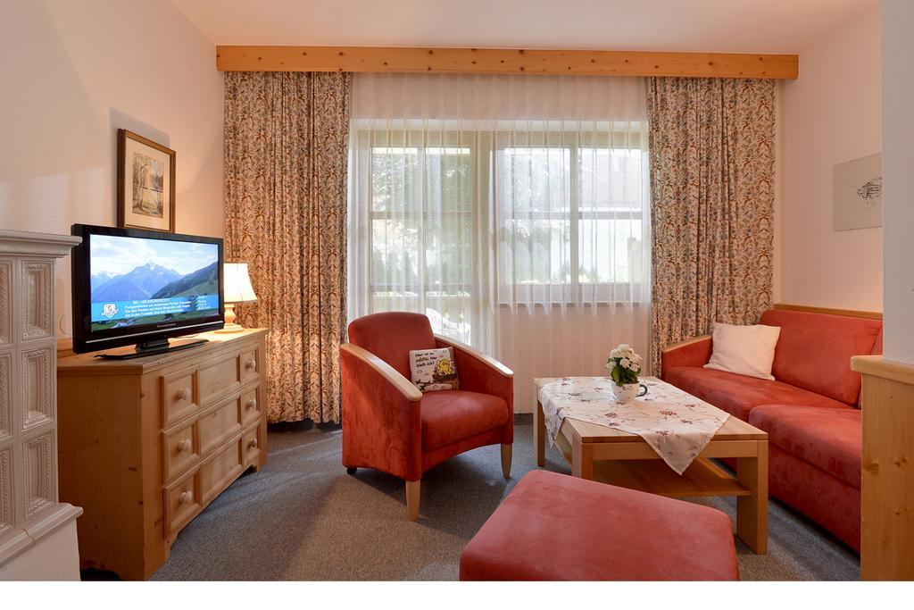 Haus Gaisberger Apartment Mayrhofen Ruang foto
