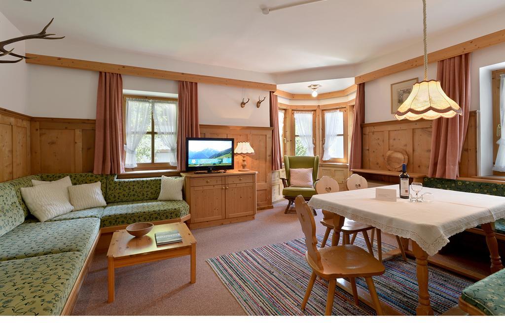 Haus Gaisberger Apartment Mayrhofen Ruang foto