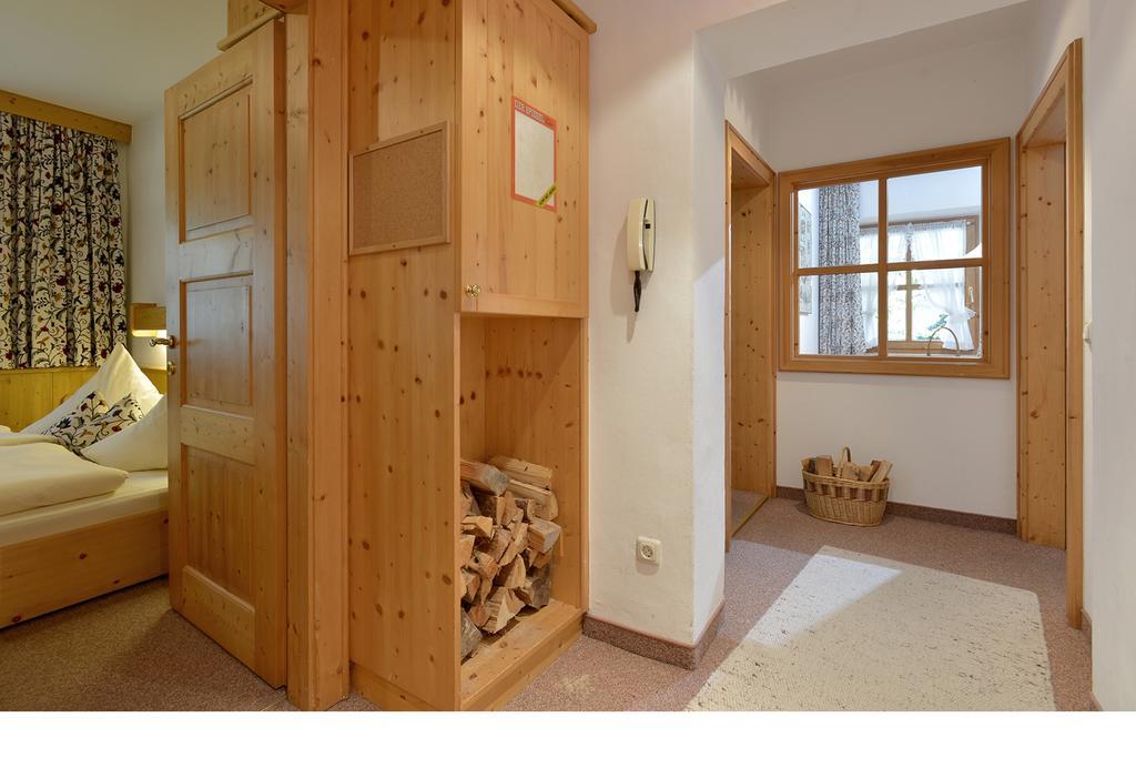 Haus Gaisberger Apartment Mayrhofen Ruang foto